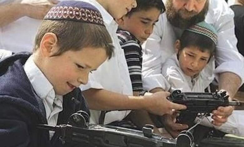 تدريب الأطفال على السلاح
