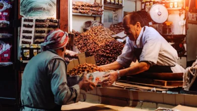 استغلال ظروف الناس